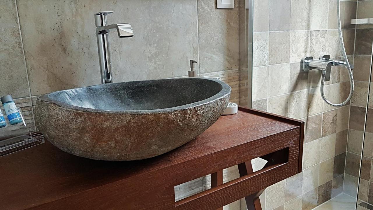 Sarakiniko Rooms Adamantas Eksteriør billede